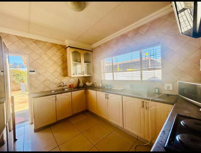 3 BEDROOM HOUSE FOR SALE IN VANDERBIJLPARK SE 6